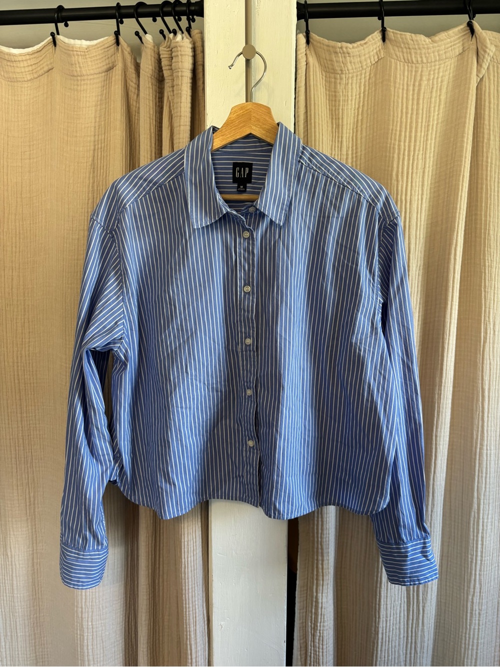 GAP Cropped Button Down- Medium